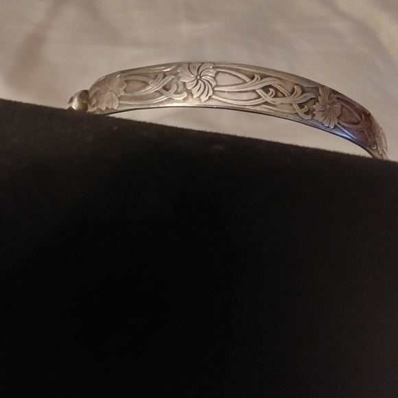 Vintage Bangle - Picture 4 of 6